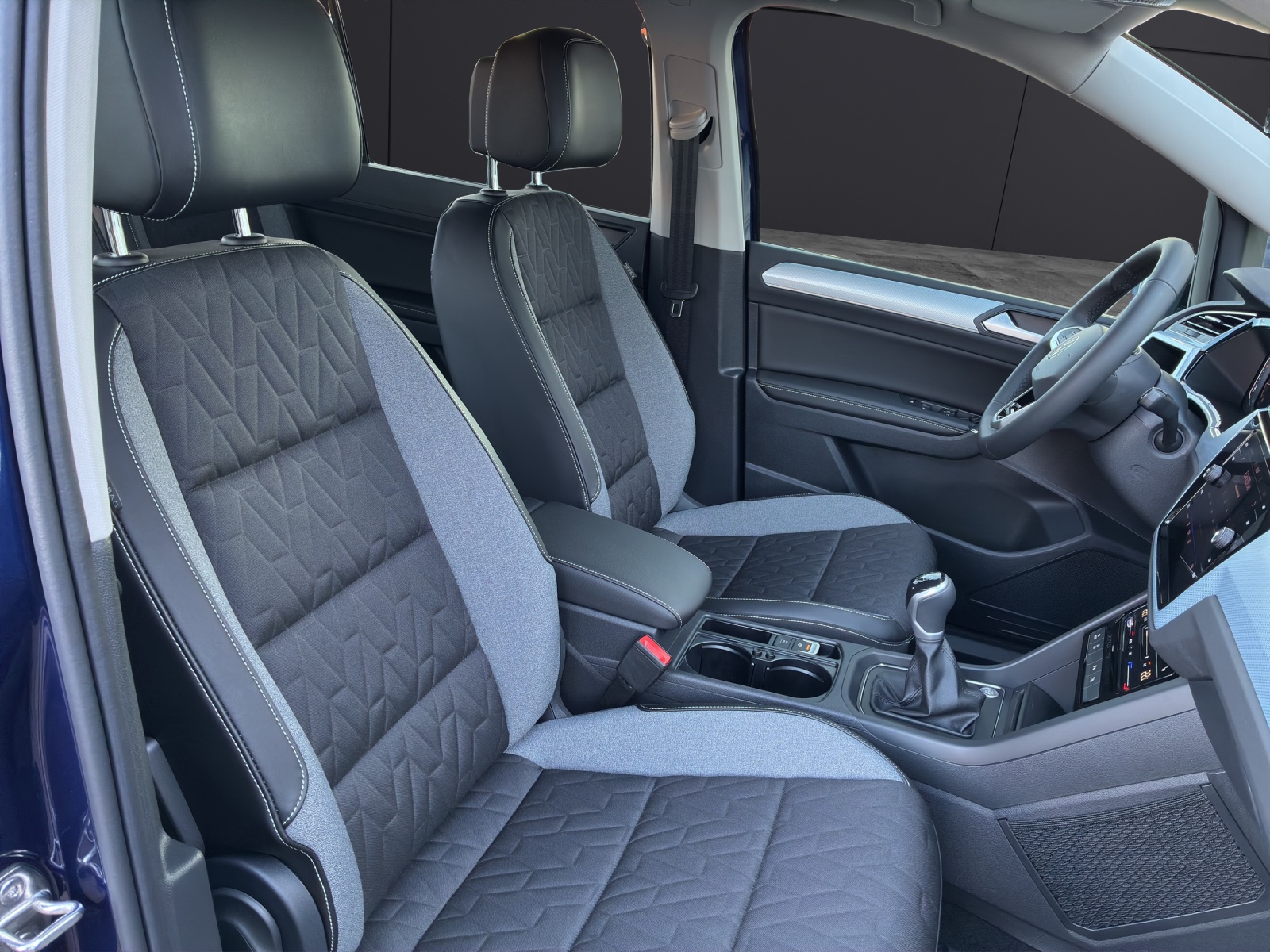 Fahrzeugabbildung Volkswagen Touran Comfortline AHZV DAB ACC