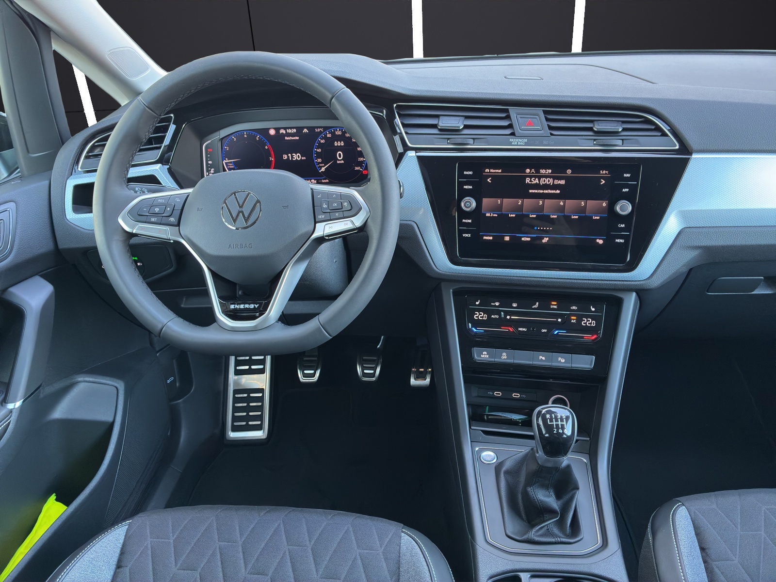 Fahrzeugabbildung Volkswagen Touran Comfortline AHZV DAB ACC