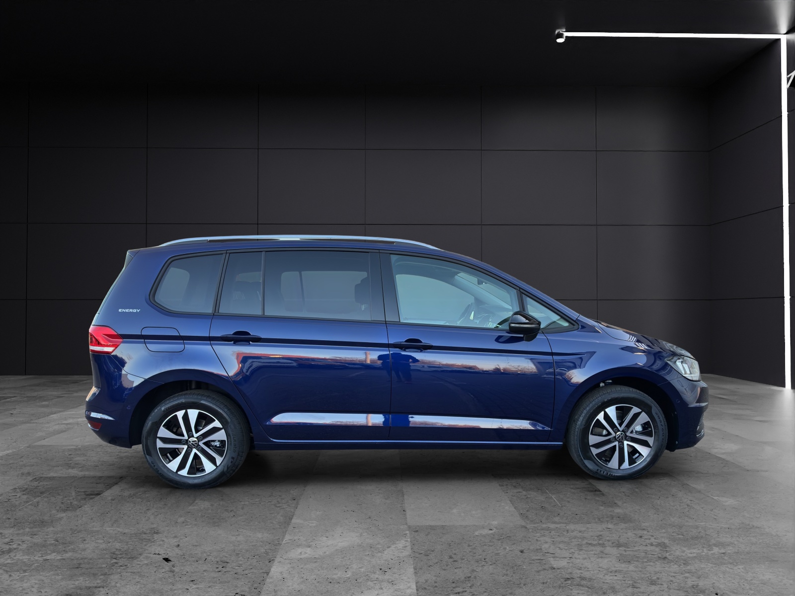 Fahrzeugabbildung Volkswagen Touran Comfortline AHZV DAB ACC
