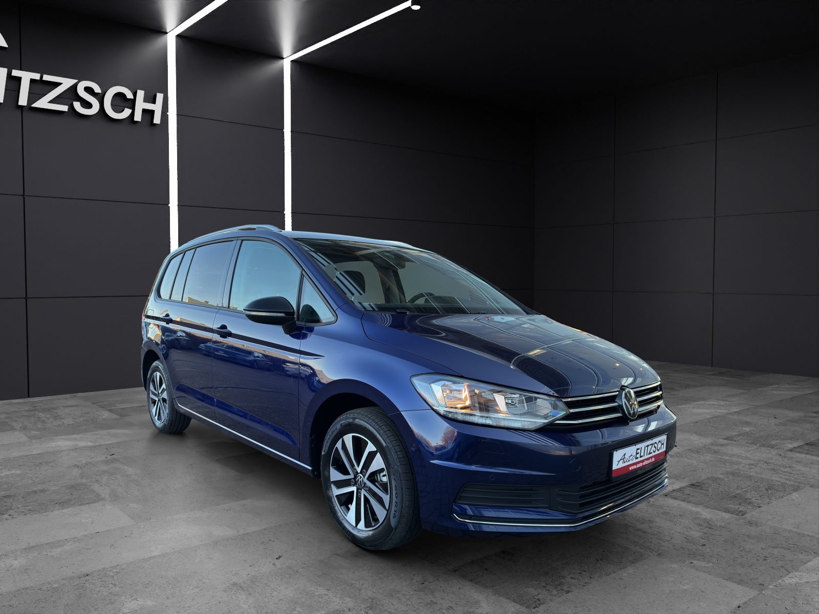 Fahrzeugabbildung Volkswagen Touran Comfortline AHZV DAB ACC