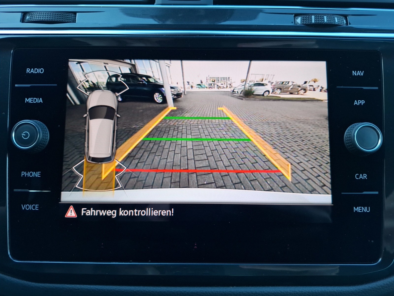 Fahrzeugabbildung Volkswagen Tiguan eHybrid R-Line DSG Matrix Navi AID HUD ACC RFK SH 19