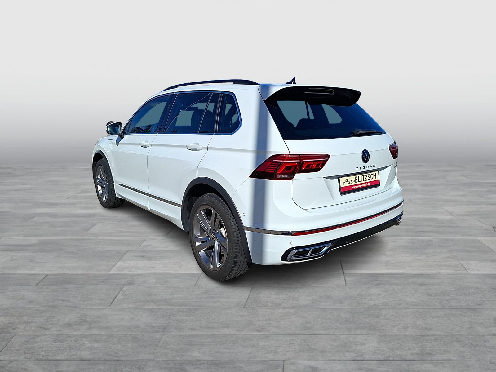 Fahrzeugabbildung Volkswagen Tiguan eHybrid R-Line DSG Matrix Navi AID HUD ACC RFK SH 19