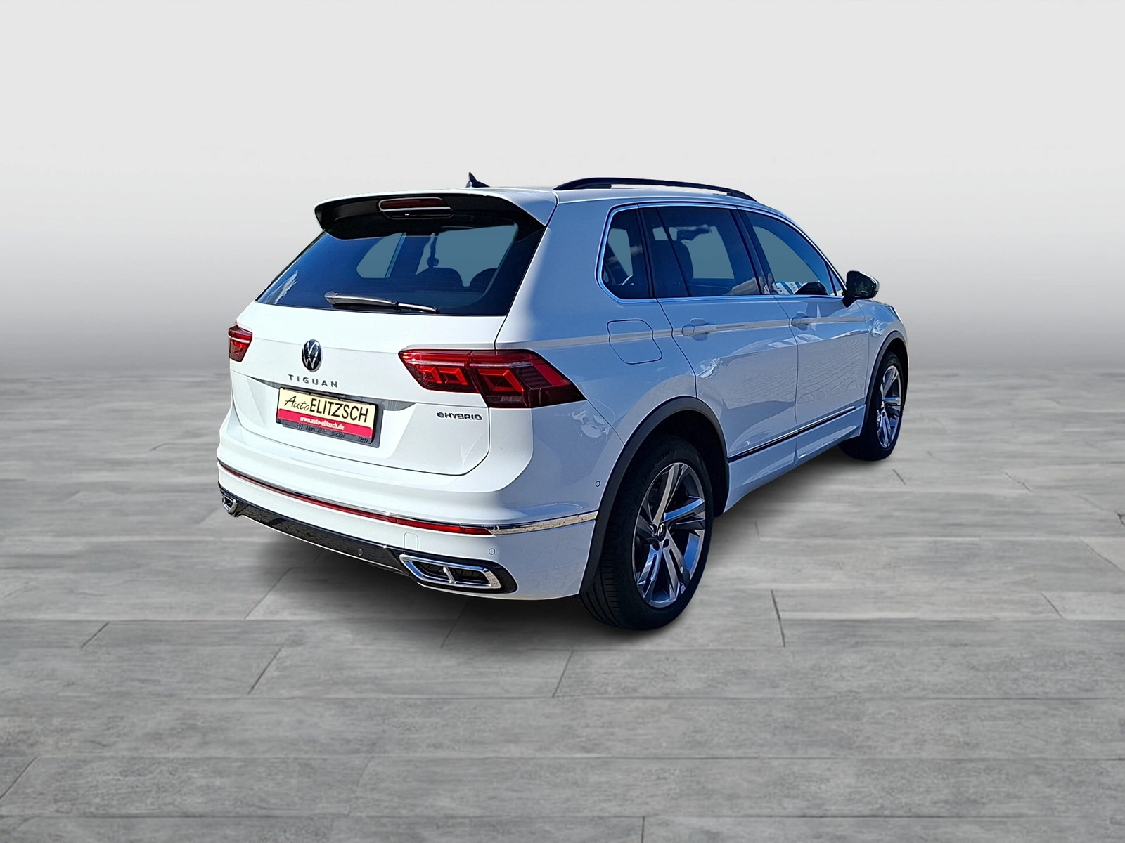 Fahrzeugabbildung Volkswagen Tiguan eHybrid R-Line DSG Matrix Navi AID HUD ACC RFK SH 19