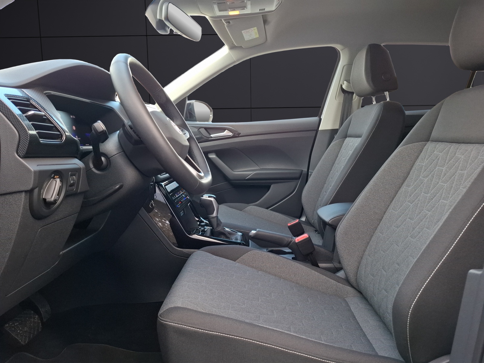 Fahrzeugabbildung Volkswagen T-Cross TSI Life DSG LED AID ACC PDC SH 17