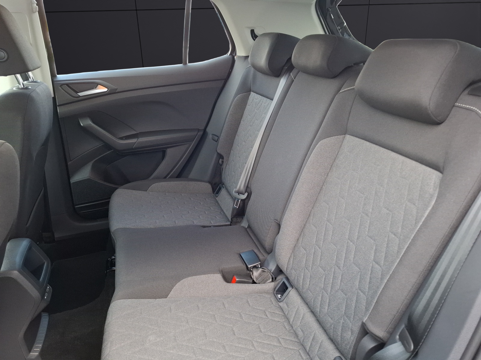 Fahrzeugabbildung Volkswagen T-Cross TSI Life DSG LED AID ACC PDC SH 17