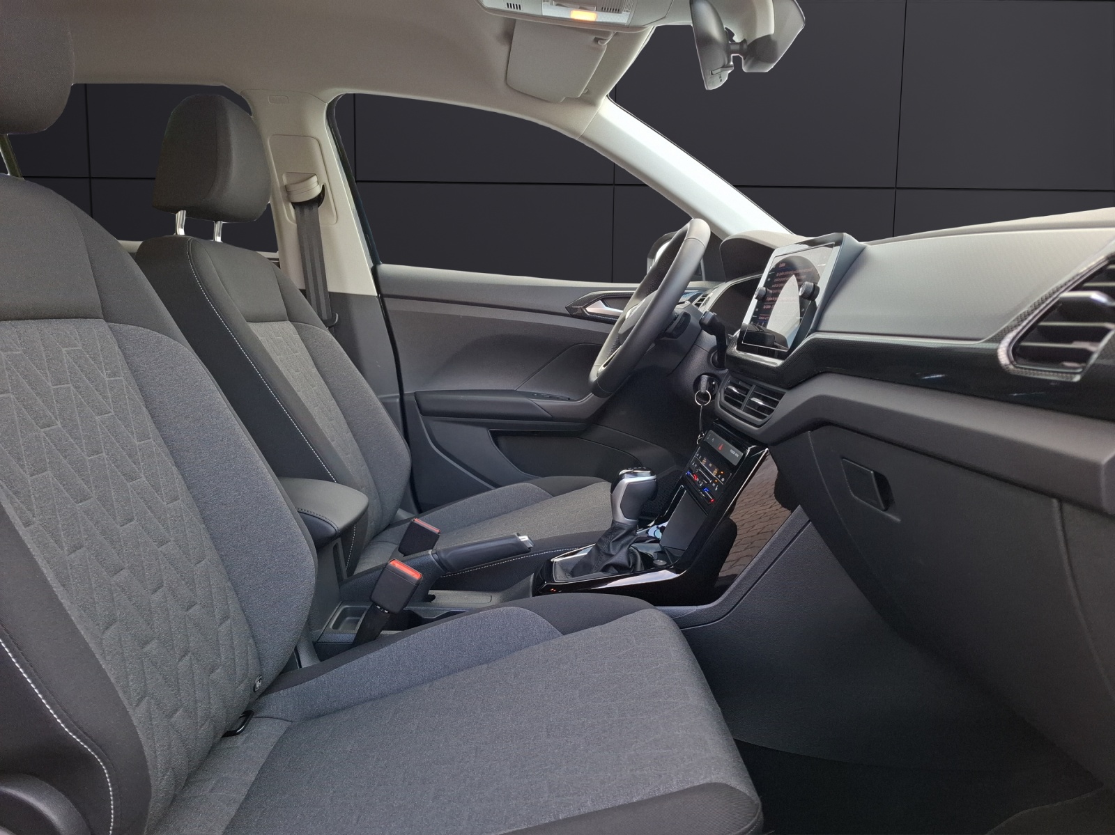 Fahrzeugabbildung Volkswagen T-Cross TSI Life DSG LED AID ACC PDC SH 17