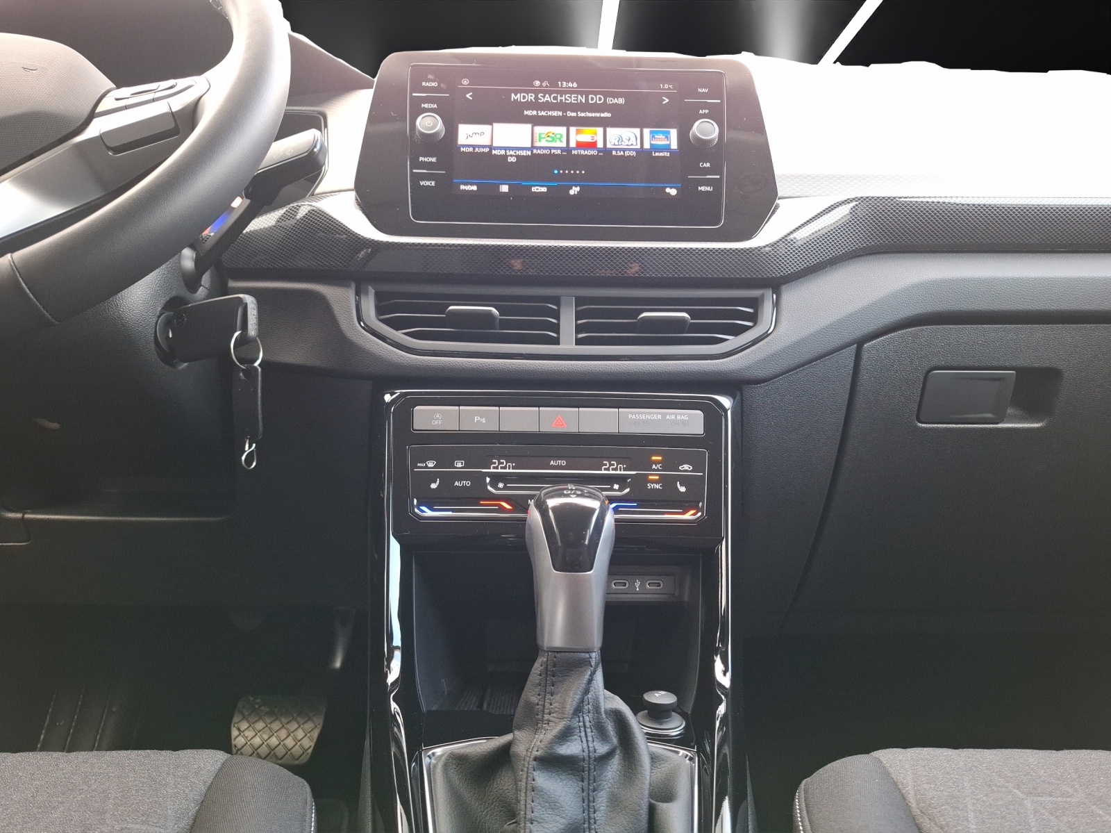 Fahrzeugabbildung Volkswagen T-Cross TSI Life DSG LED AID ACC PDC SH 17