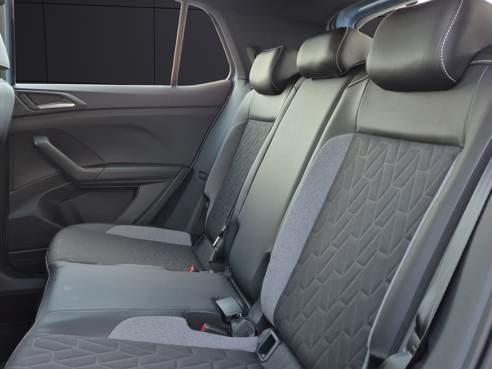 Fahrzeugabbildung Volkswagen T-Cross TSI Goal DSG LED Navi AID ACC Park-Assist SH LM