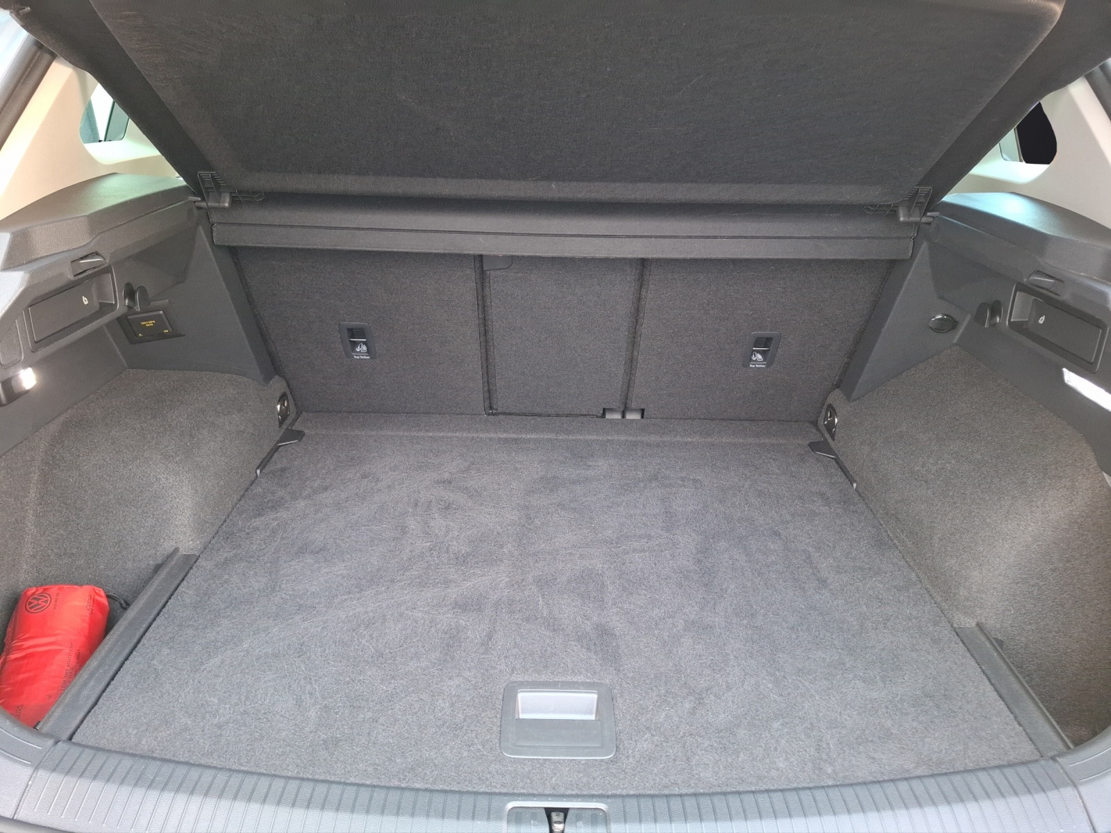 Fahrzeugabbildung Volkswagen Tiguan TSI Elegance DSG 4M Matrix Navi AID ACC RFK SH 19