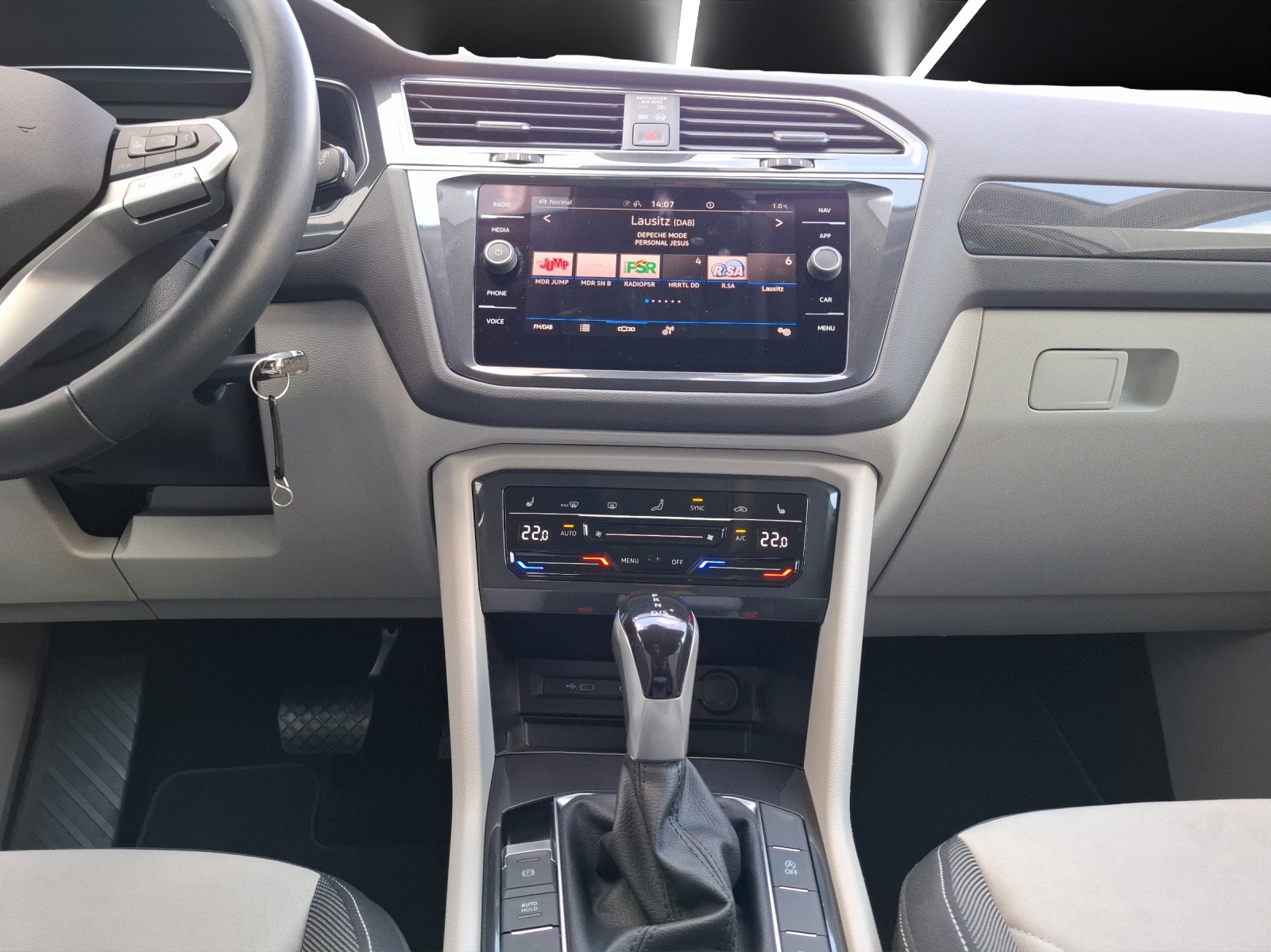 Fahrzeugabbildung Volkswagen Tiguan TSI Elegance DSG 4M Matrix Navi AID ACC RFK SH 19