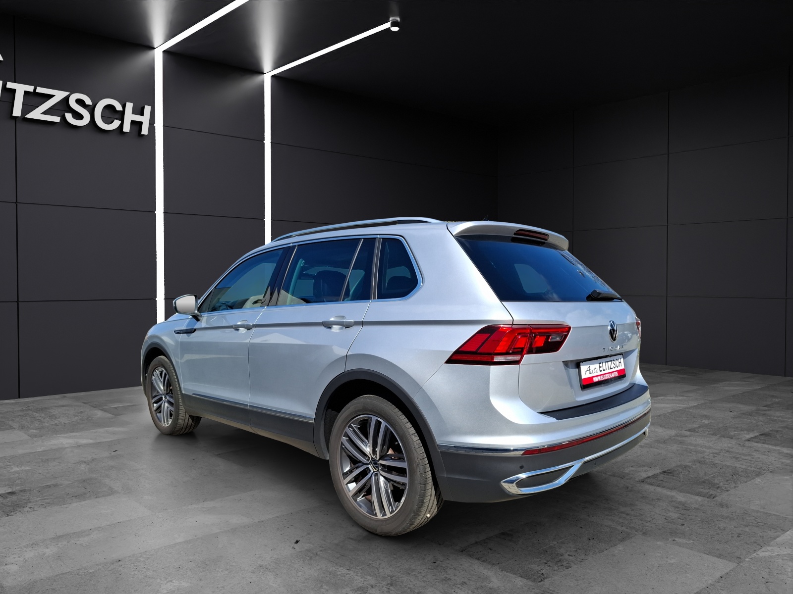 Fahrzeugabbildung Volkswagen Tiguan TSI Elegance DSG 4M Matrix Navi AID ACC RFK SH 19