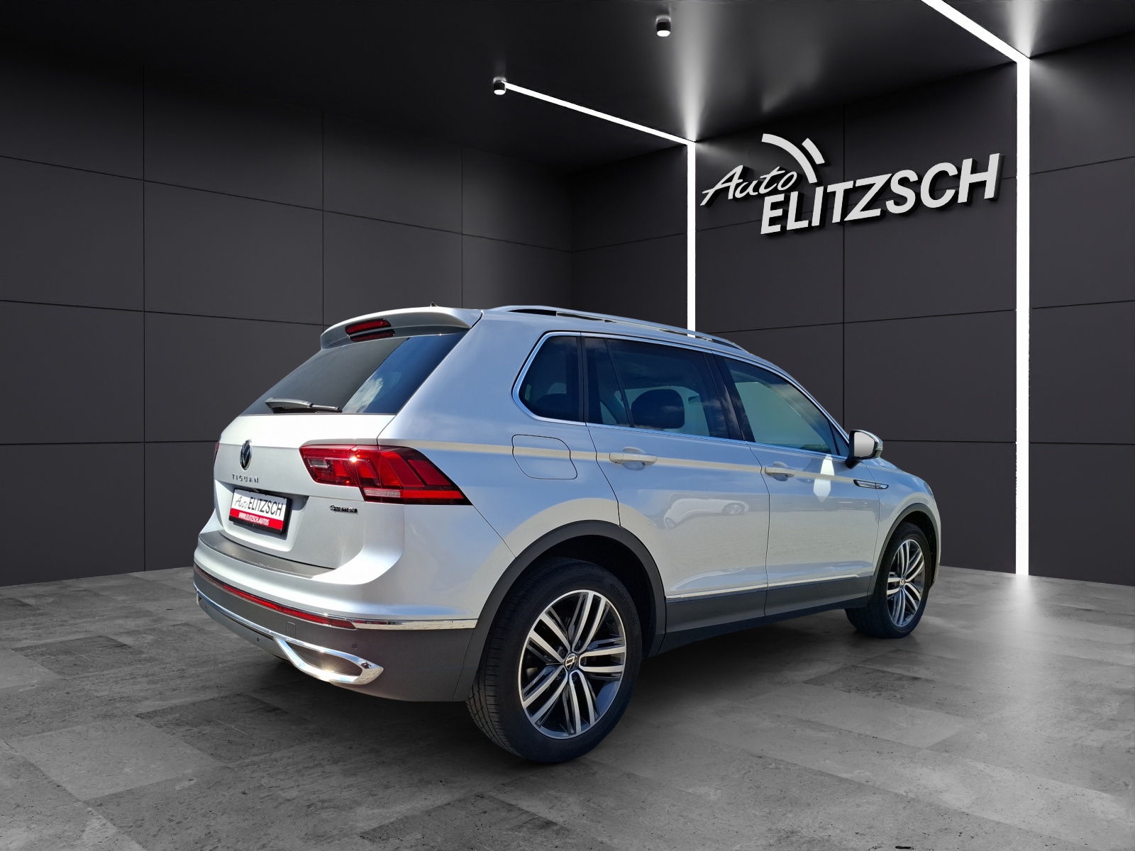 Fahrzeugabbildung Volkswagen Tiguan TSI Elegance DSG 4M Matrix Navi AID ACC RFK SH 19