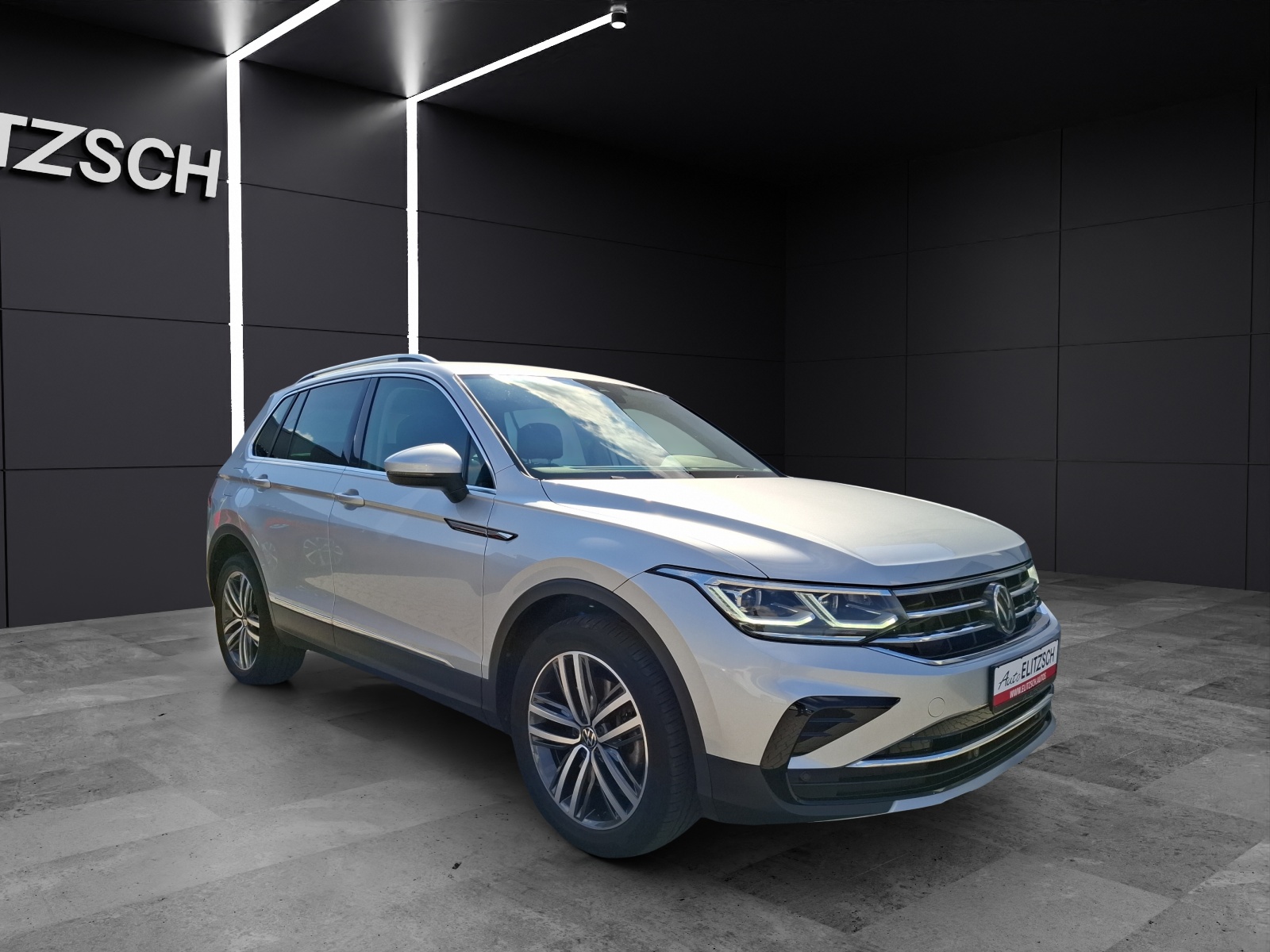 Fahrzeugabbildung Volkswagen Tiguan TSI Elegance DSG 4M Matrix Navi AID ACC RFK SH 19