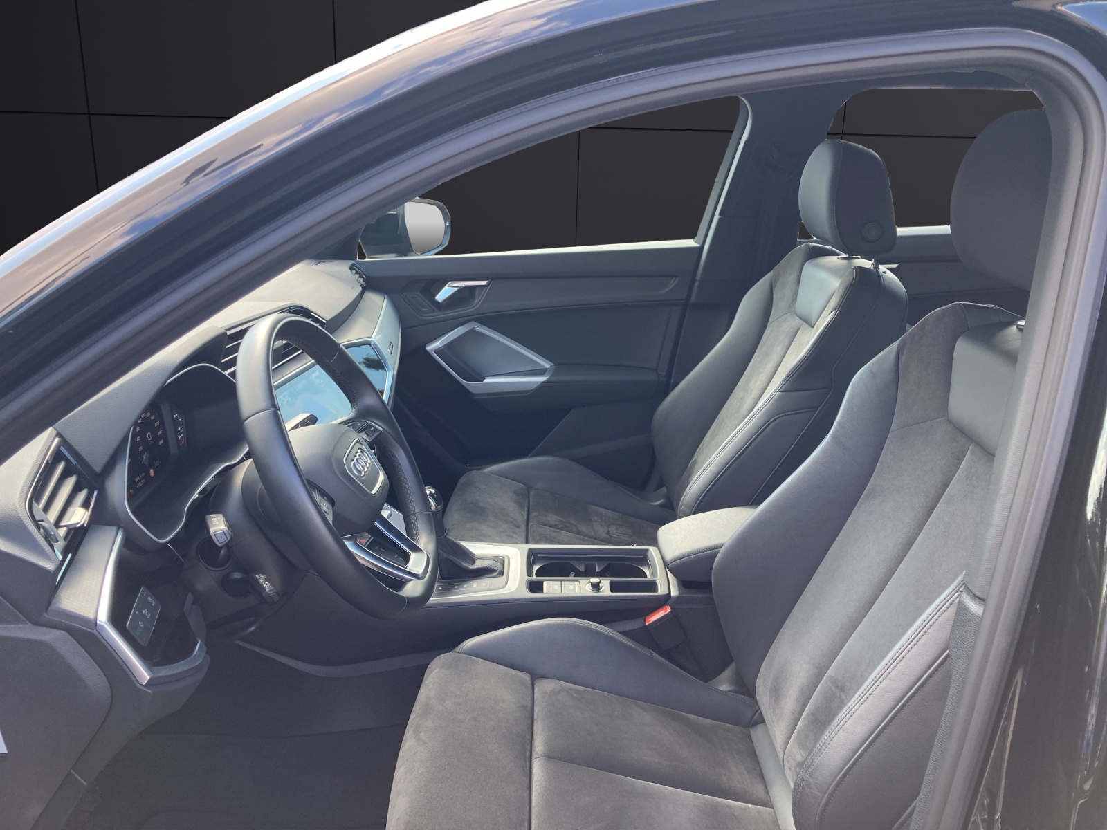 Fahrzeugabbildung Audi Q3 35 TDI advanced quattro S-tronic LED AHK Navi AVC RFK SH 18