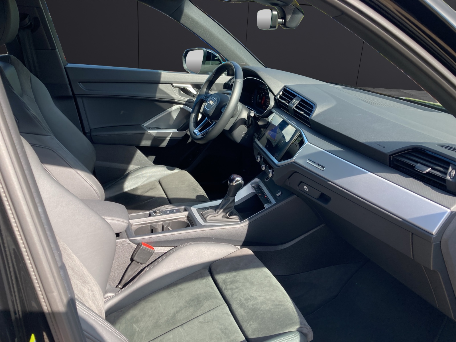 Fahrzeugabbildung Audi Q3 35 TDI advanced quattro S-tronic LED AHK Navi AVC RFK SH 18