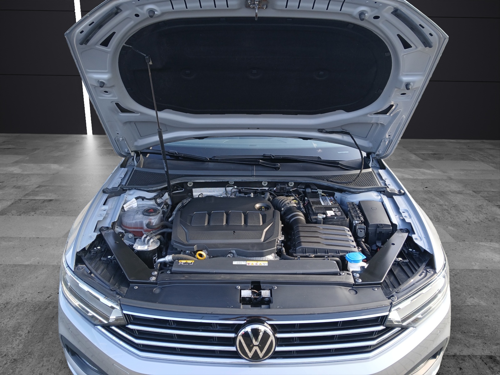 Fahrzeugabbildung Volkswagen Passat Variant TDI Business DSG LED Navi ACC RFK SH LM