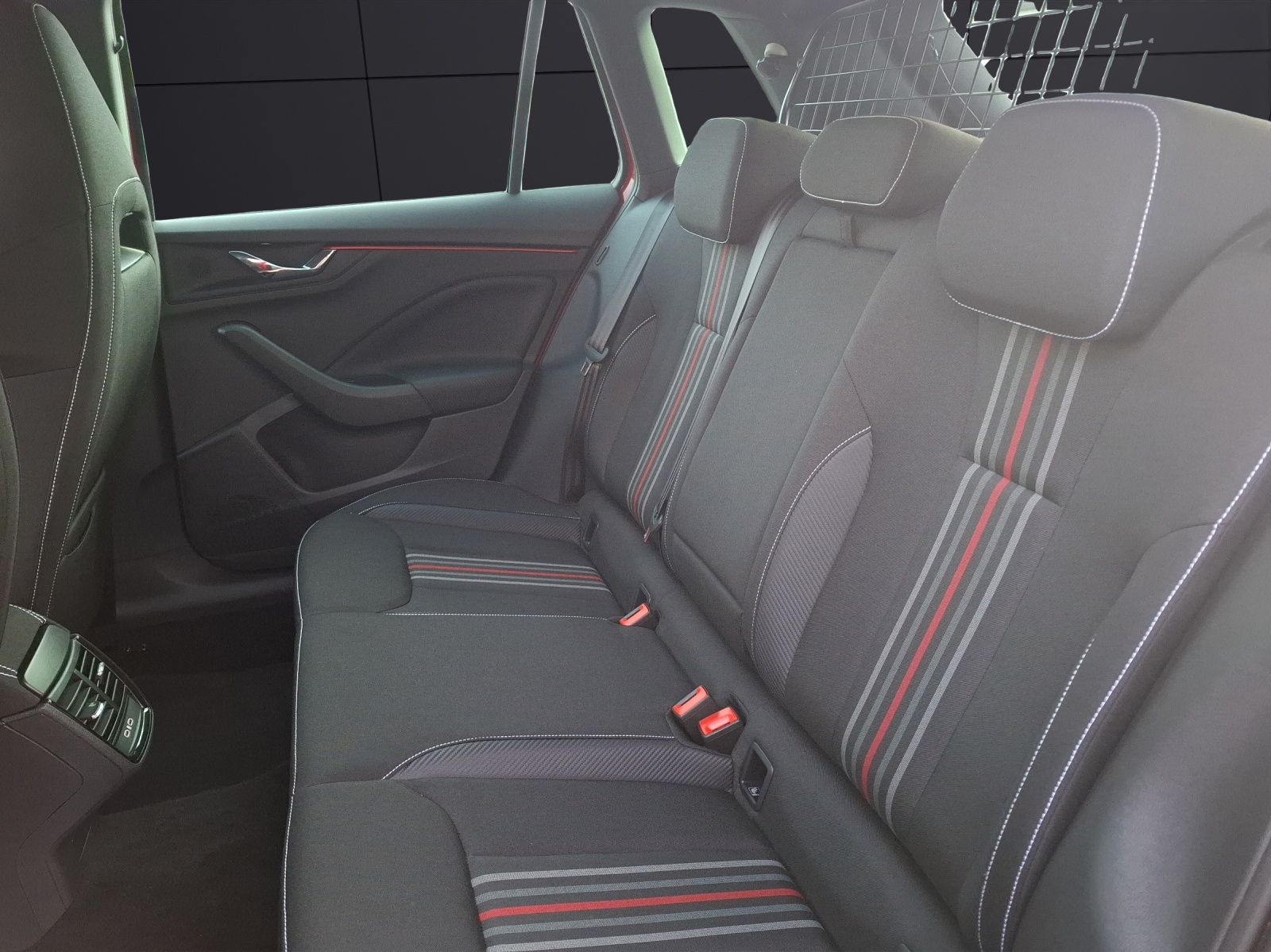 Fahrzeugabbildung SKODA Kamiq TSI Monte Carlo DSG Matrix Navi Pano AID ACC RFK SH 18