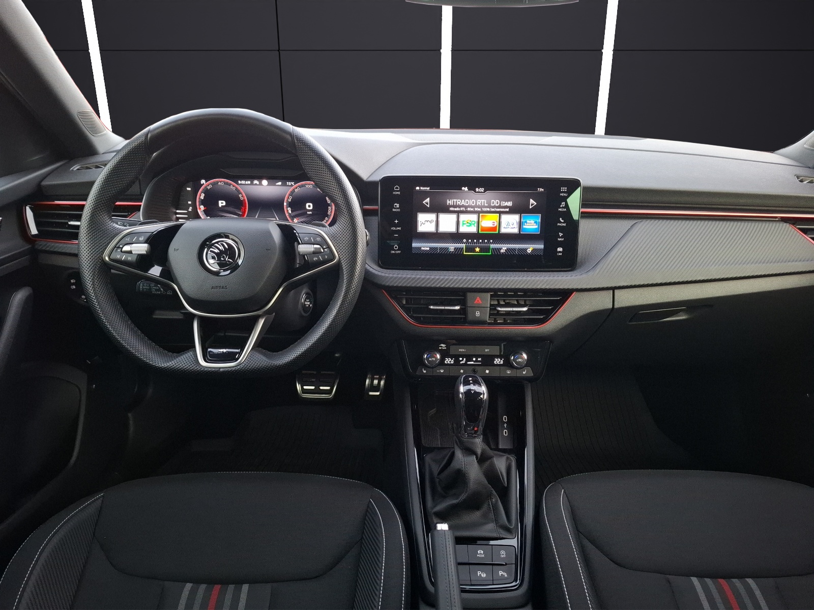 Fahrzeugabbildung SKODA Kamiq TSI Monte Carlo DSG Matrix Navi Pano AID ACC RFK SH 18