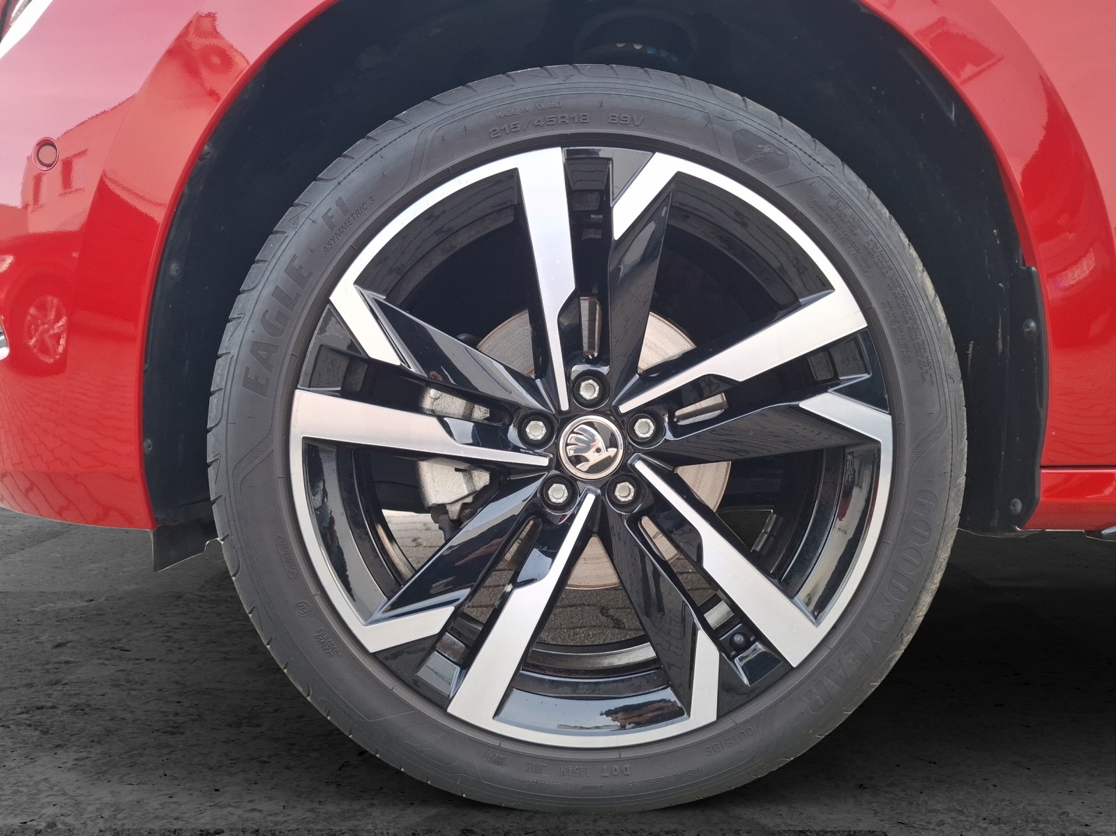 Fahrzeugabbildung SKODA Kamiq TSI Monte Carlo DSG Matrix Navi Pano AID ACC RFK SH 18