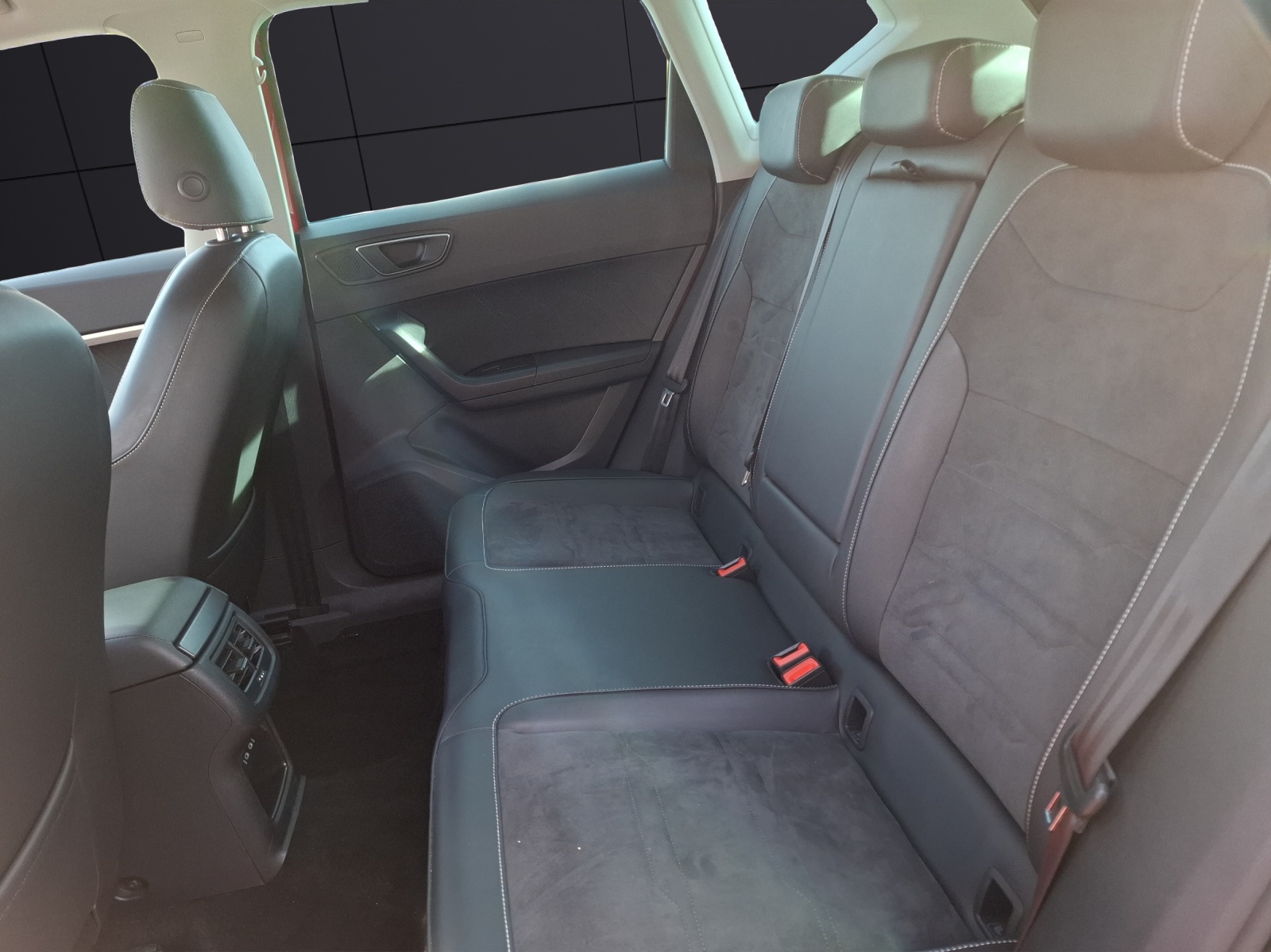 Fahrzeugabbildung SEAT Ateca TDI Xperience DSG LED AHK Navi ACC RFK beats SH