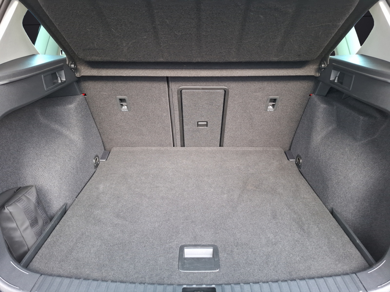 Fahrzeugabbildung SEAT Ateca TDI Xperience DSG LED AHK Navi ACC RFK beats SH