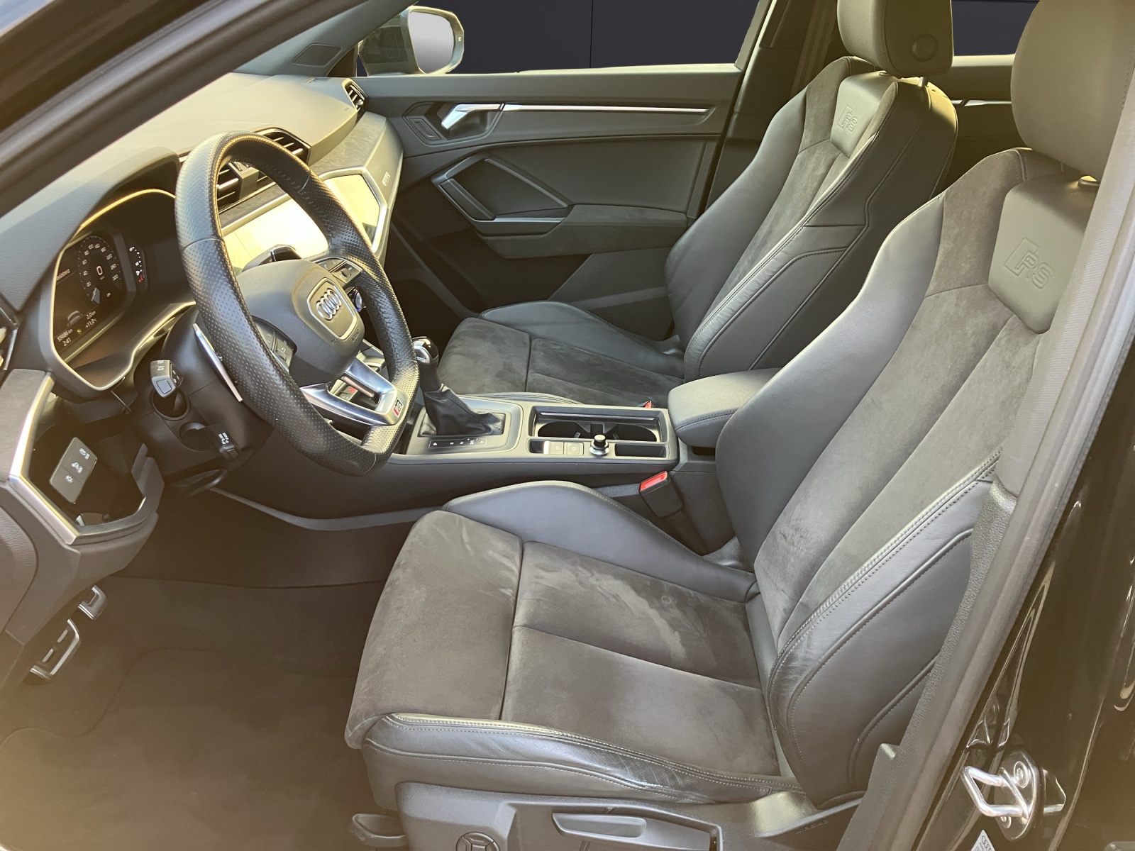 Fahrzeugabbildung Audi RS Q3 Sportback 2.5 TFSI quattro HD-Matrix AHK Virtual Sportabgas 21
