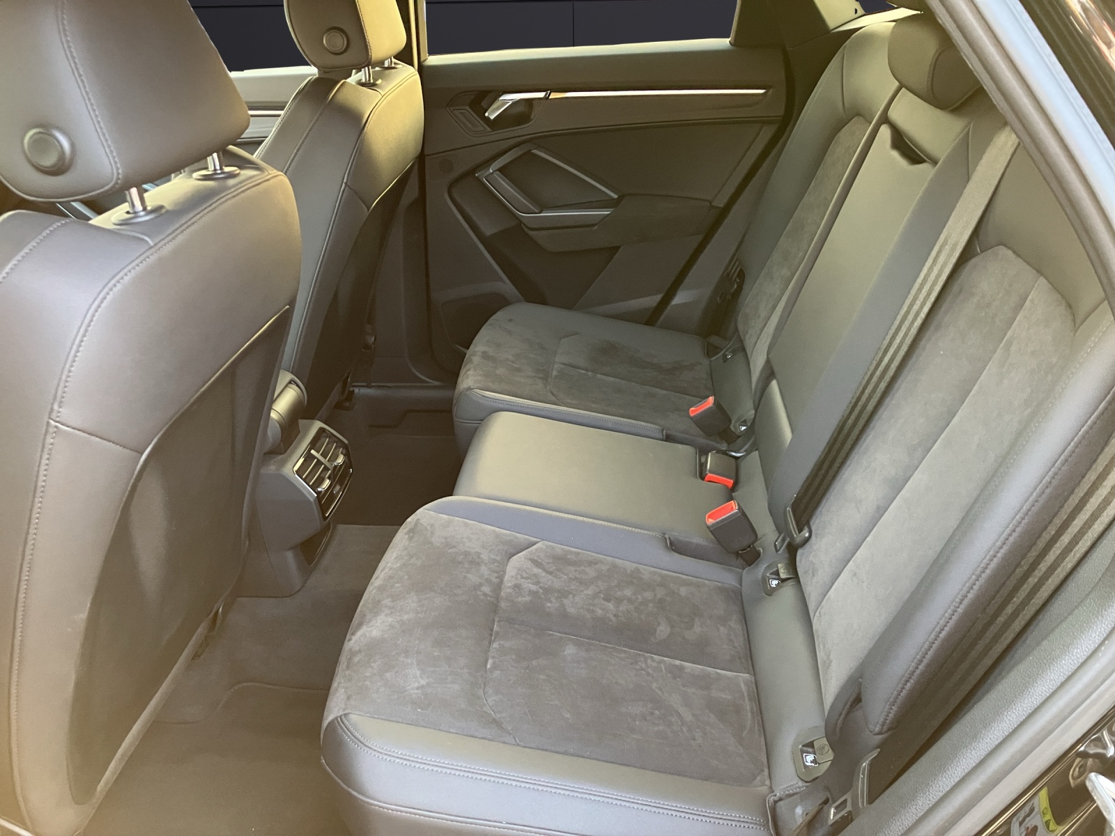 Fahrzeugabbildung Audi RS Q3 Sportback 2.5 TFSI quattro HD-Matrix AHK Virtual Sportabgas 21