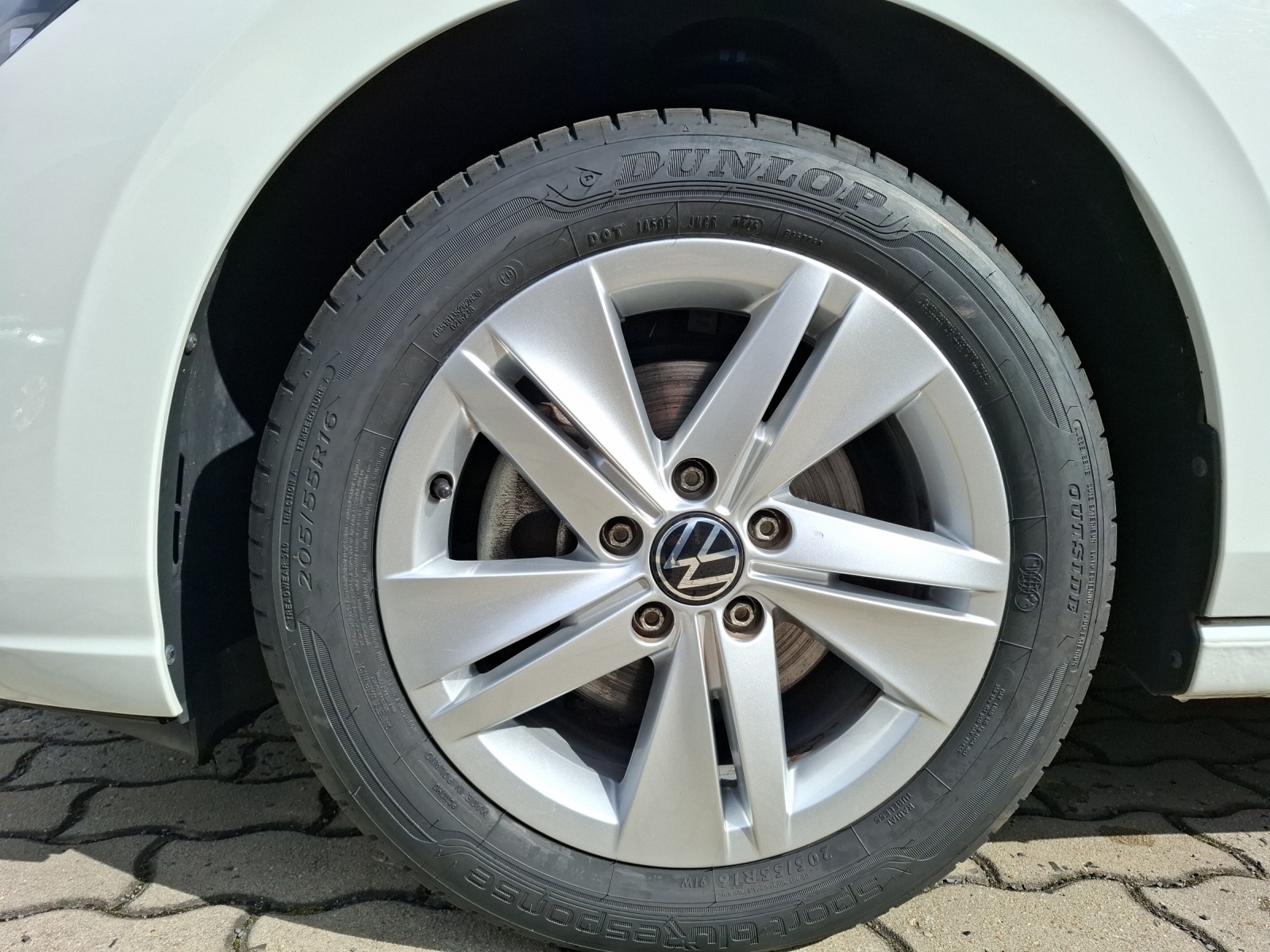 Fahrzeugabbildung Volkswagen Golf VIII eTSI DSG MatrixLED Kamera ACC
