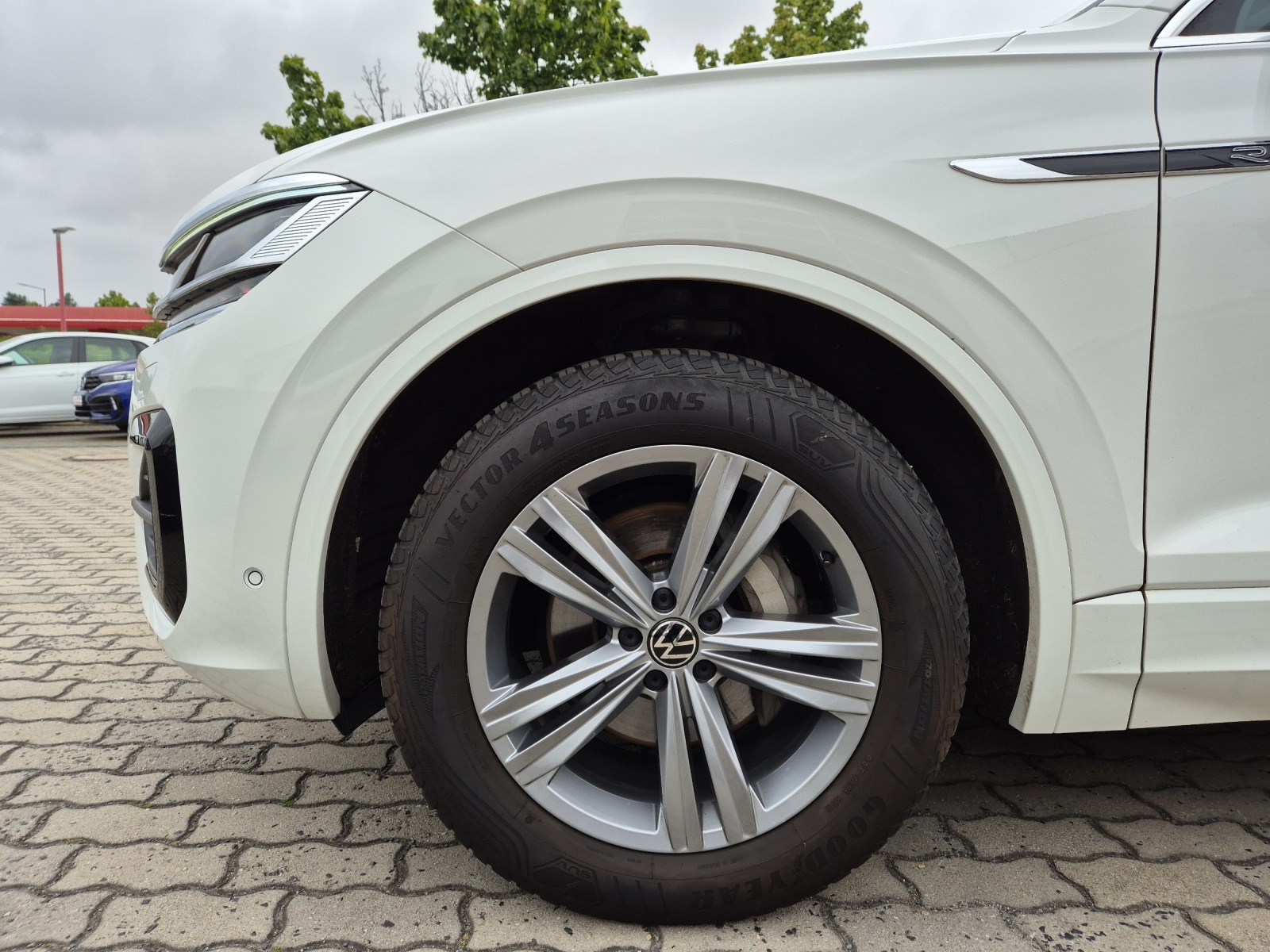 Fahrzeugabbildung Volkswagen Touareg TDI R-Line 4M Matrix Luft Navi Pano Leder AID ACC RFK