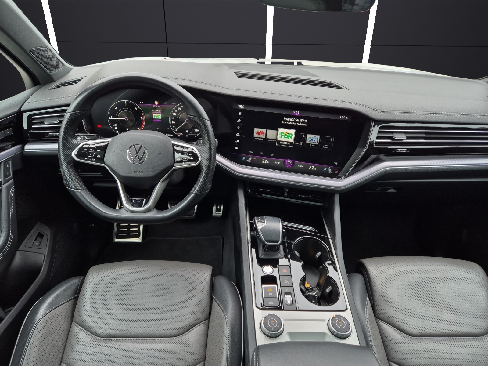 Fahrzeugabbildung Volkswagen Touareg TDI R-Line 4M Matrix Luft Navi Pano Leder AID ACC RFK