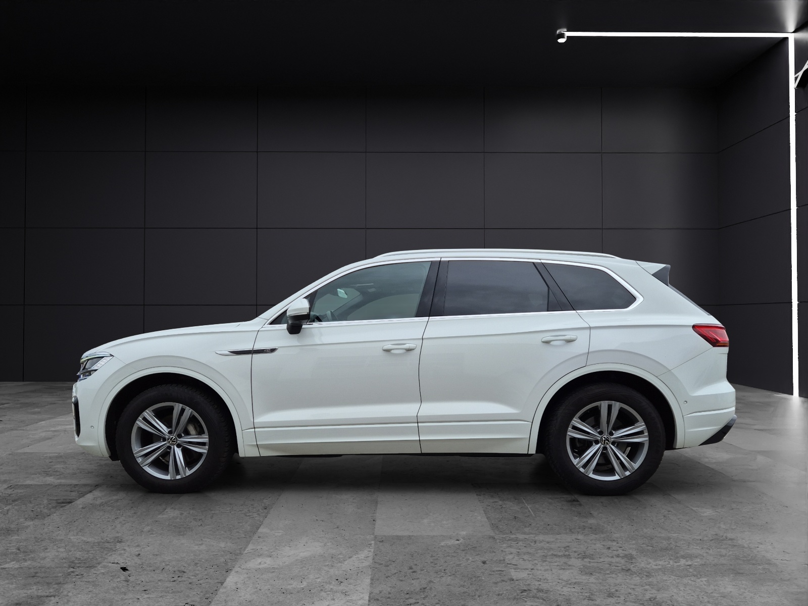 Fahrzeugabbildung Volkswagen Touareg TDI R-Line 4M Matrix Luft Navi Pano Leder AID ACC RFK