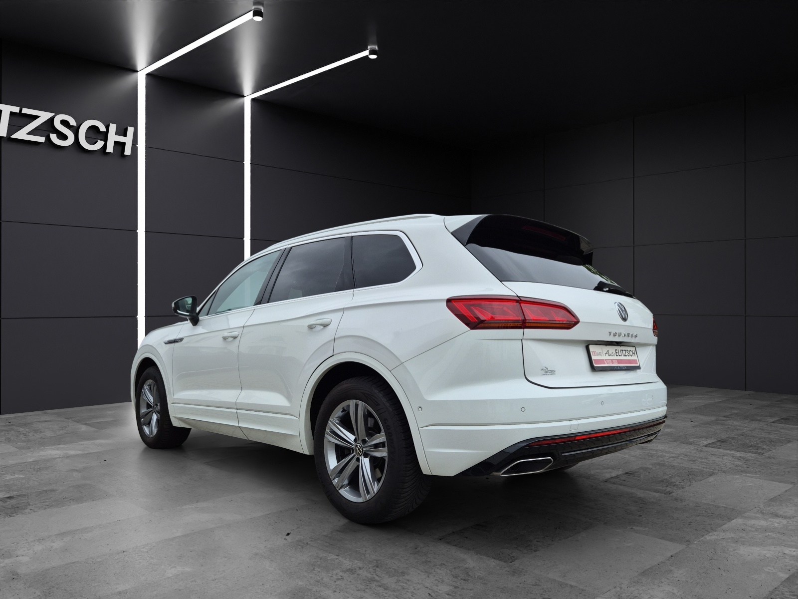 Fahrzeugabbildung Volkswagen Touareg TDI R-Line 4M Matrix Luft Navi Pano Leder AID ACC RFK