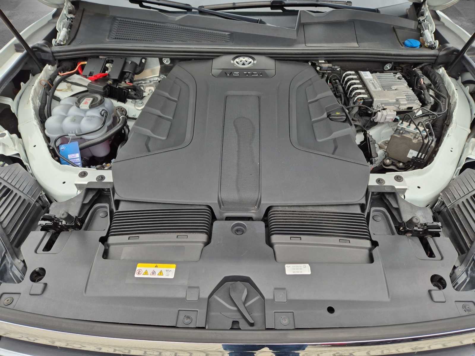 Fahrzeugabbildung Volkswagen Touareg TDI R-Line 4M Matrix Luft Navi Pano Leder AID ACC RFK