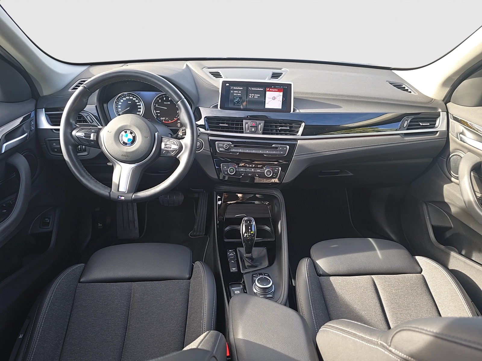 Fahrzeugabbildung BMW X1 xDrive 20 i Sport Line LED Navi SHZ GRA