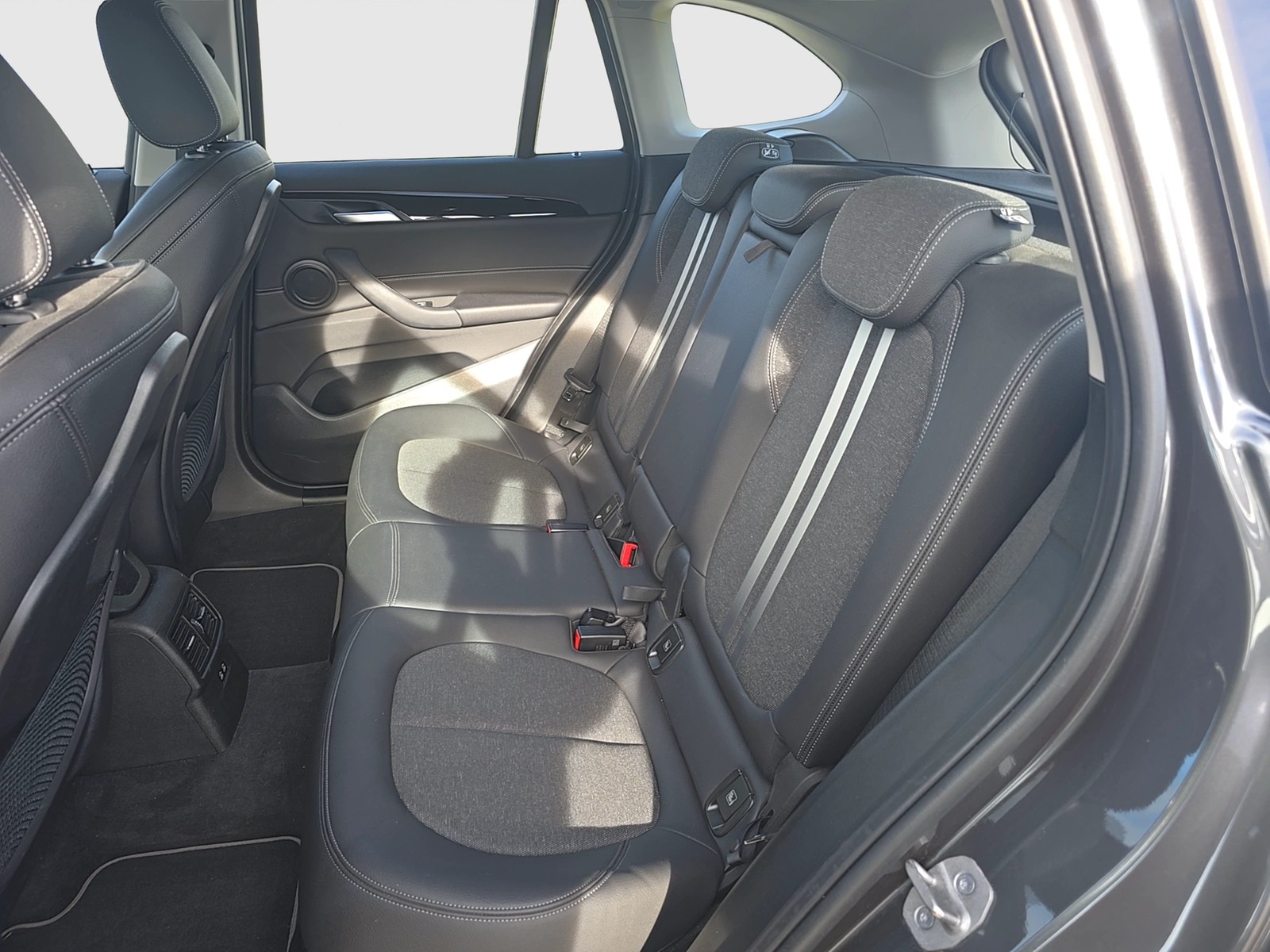 Fahrzeugabbildung BMW X1 xDrive 20 i Sport Line LED Navi SHZ GRA