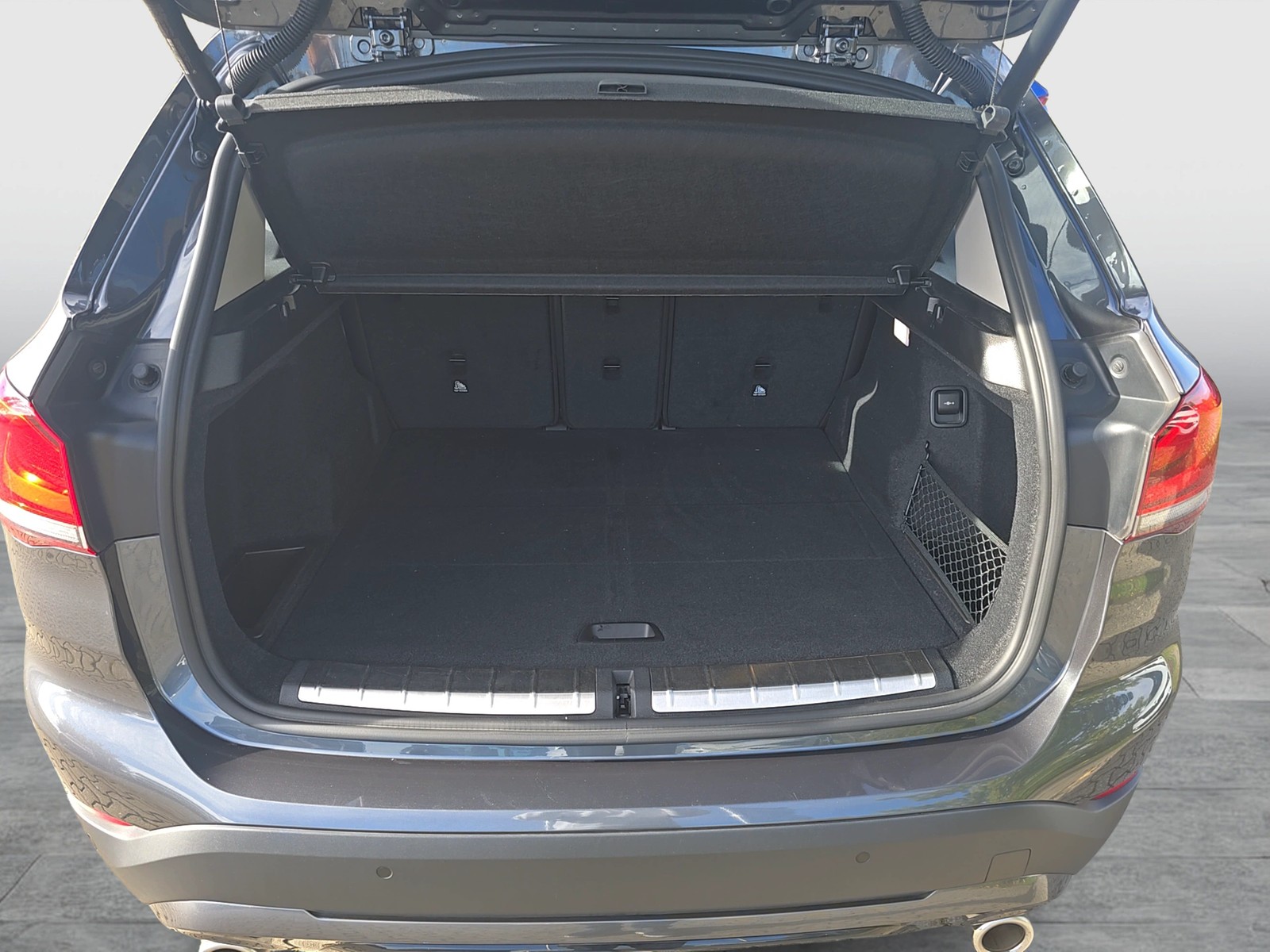 Fahrzeugabbildung BMW X1 xDrive 20 i Sport Line LED Navi SHZ GRA