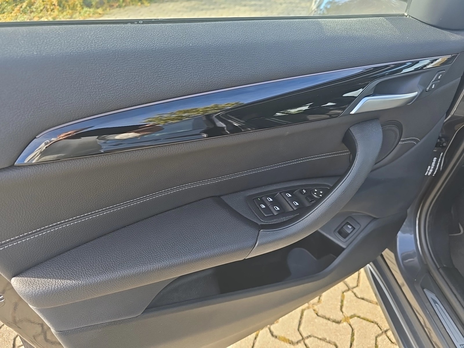 Fahrzeugabbildung BMW X1 xDrive 20 i Sport Line LED Navi SHZ GRA