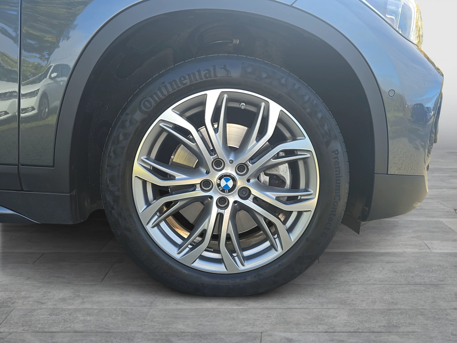Fahrzeugabbildung BMW X1 xDrive 20 i Sport Line LED Navi SHZ GRA