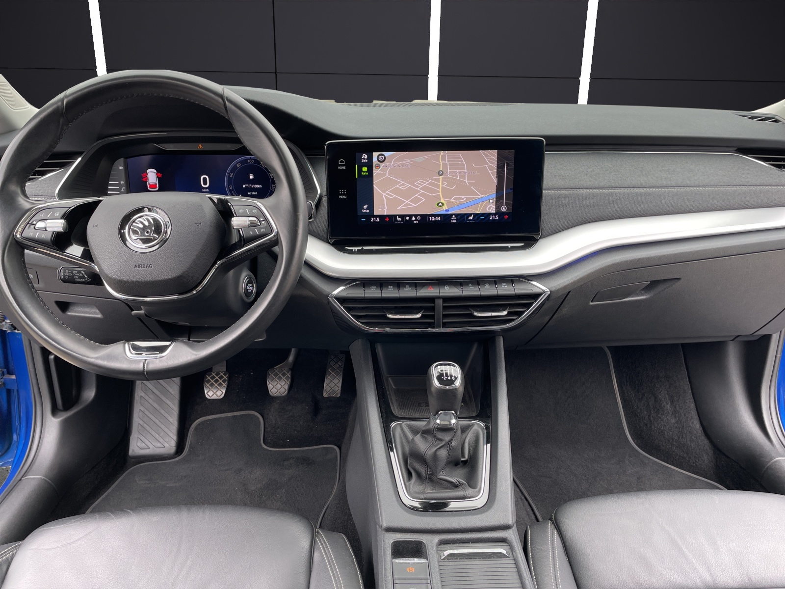 Fahrzeugabbildung SKODA Octavia Combi TSI Style Matrix Navi Pano HUD Leder ACC RFK SH