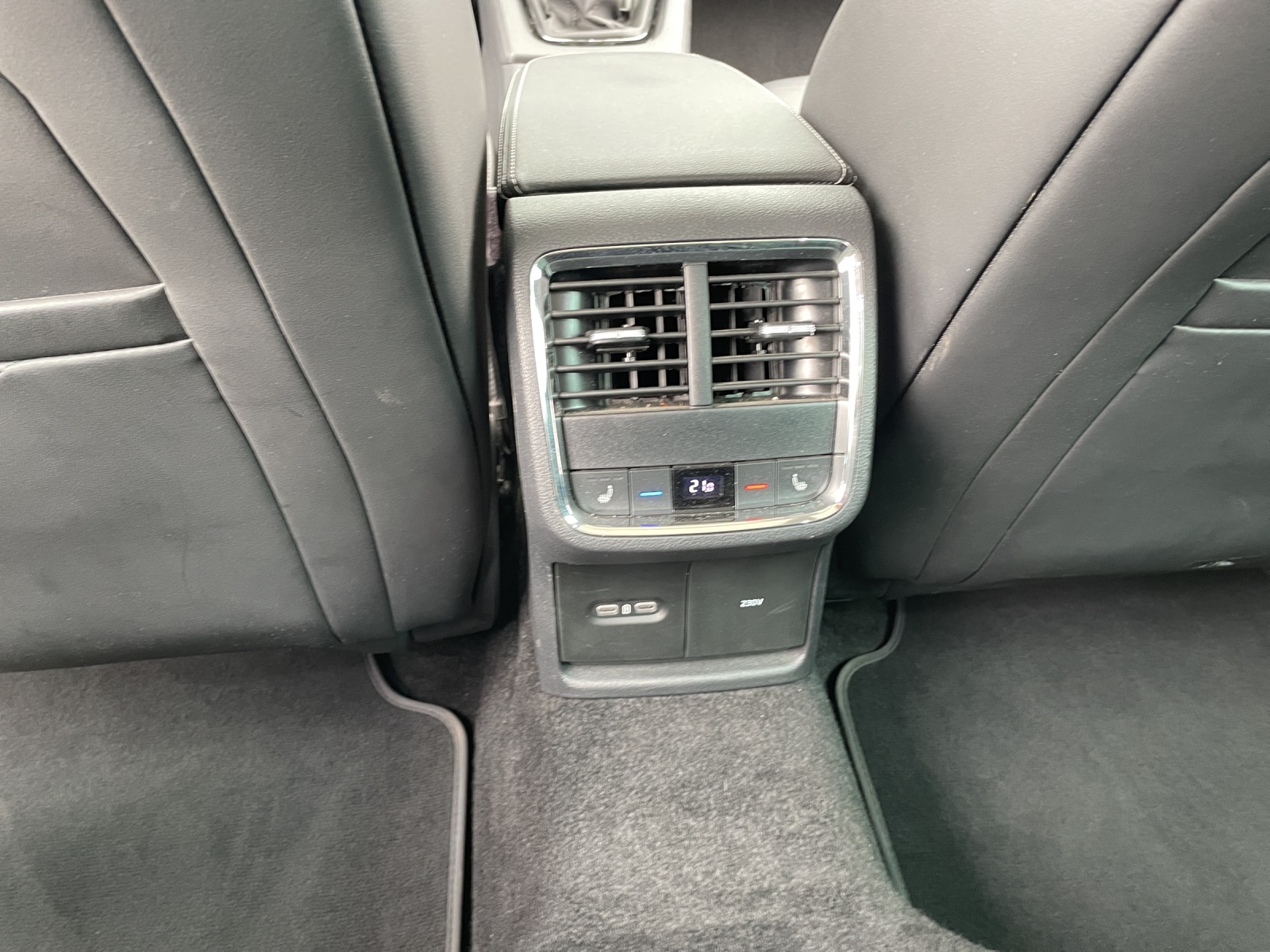 Fahrzeugabbildung SKODA Octavia Combi TSI Style Matrix Navi Pano HUD Leder ACC RFK SH