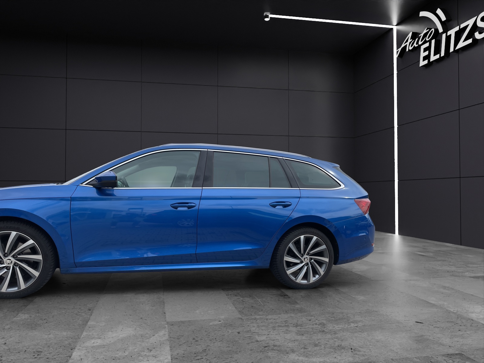 Fahrzeugabbildung SKODA Octavia Combi TSI Style Matrix Navi Pano HUD Leder ACC RFK SH
