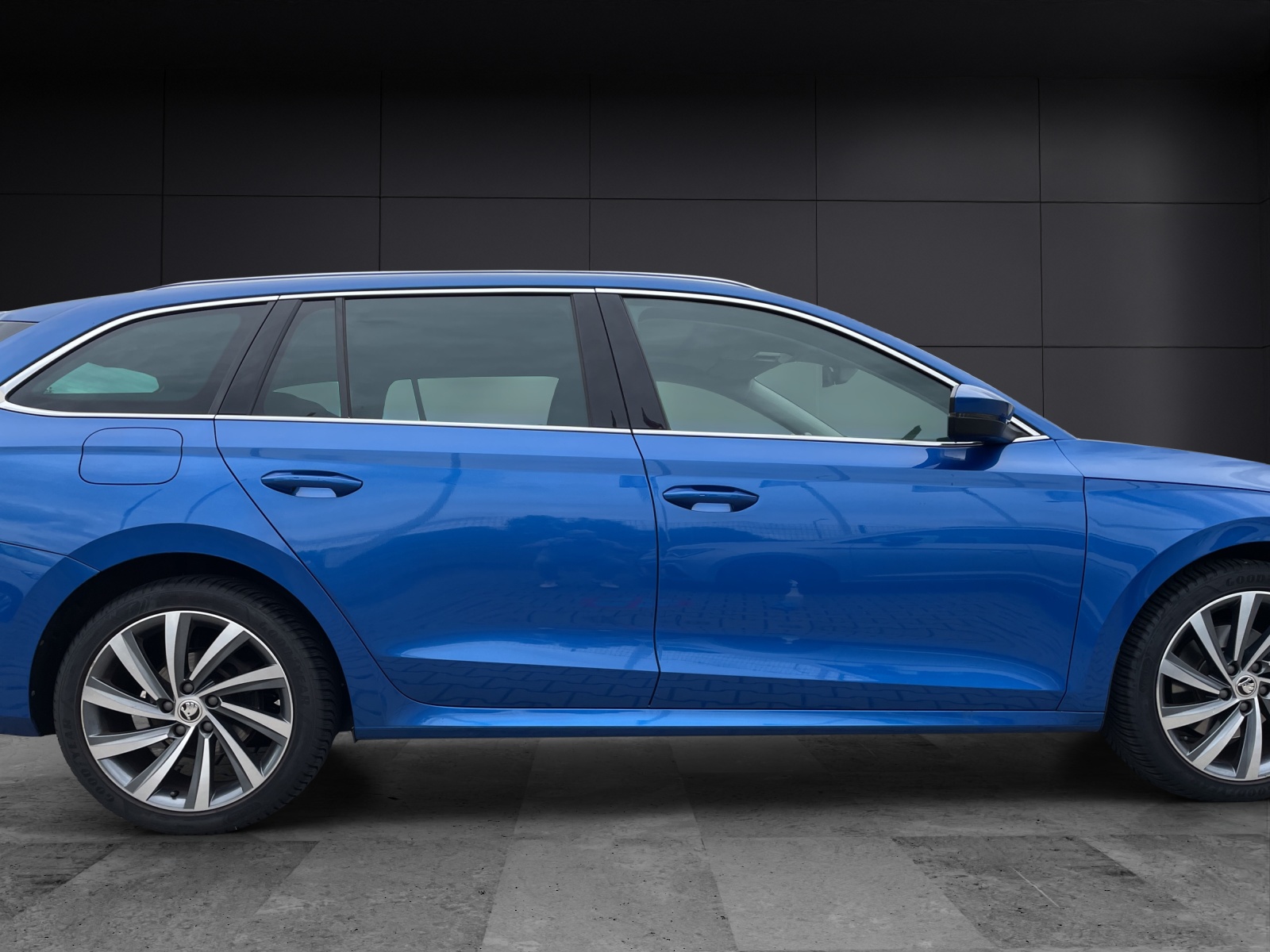 Fahrzeugabbildung SKODA Octavia Combi TSI Style Matrix Navi Pano HUD Leder ACC RFK SH