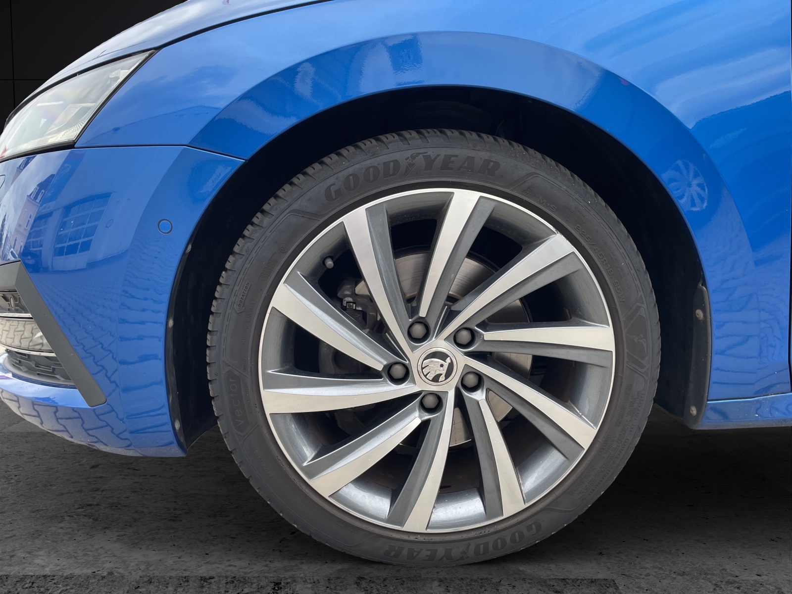 Fahrzeugabbildung SKODA Octavia Combi TSI Style Matrix Navi Pano HUD Leder ACC RFK SH