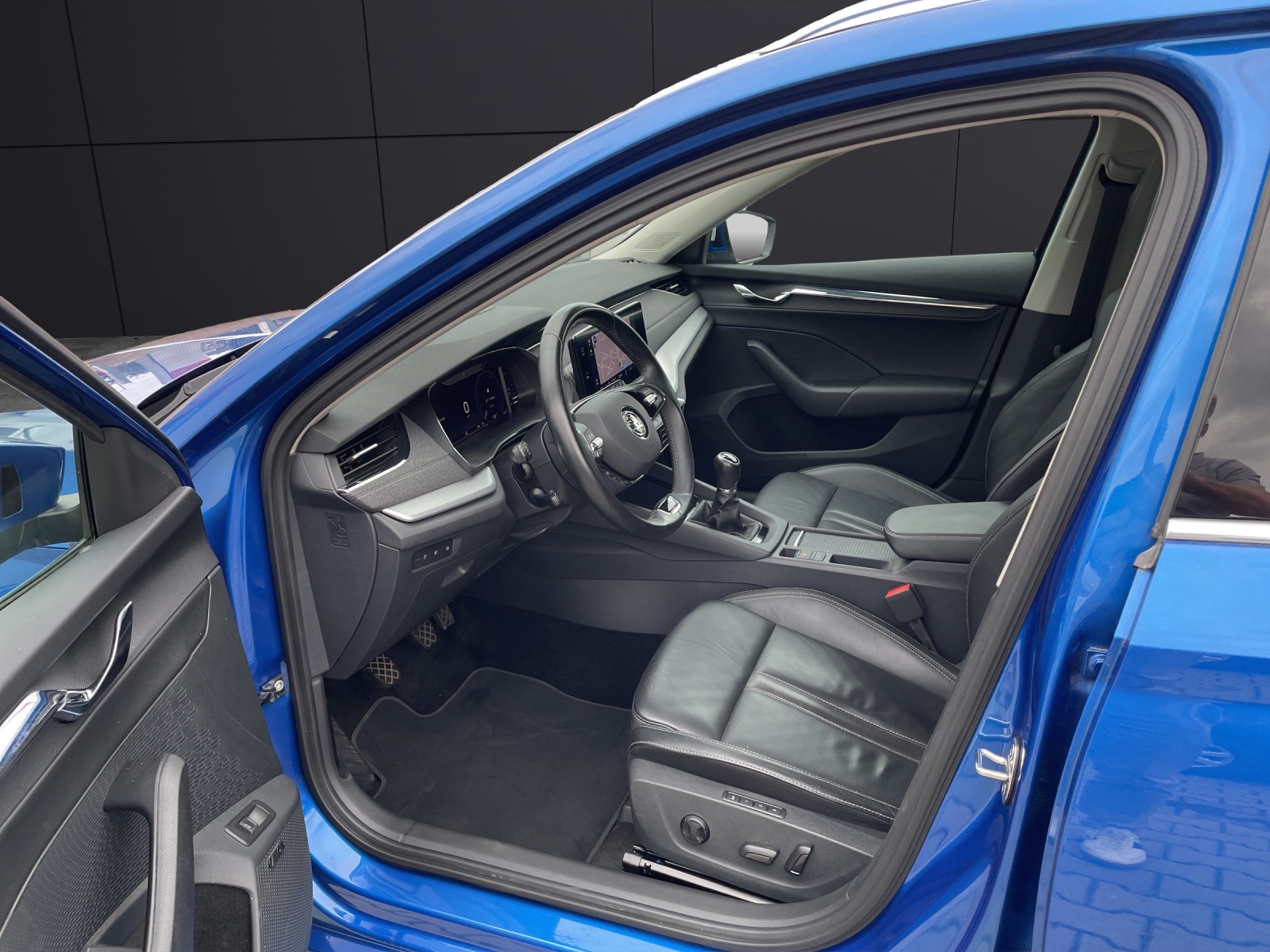 Fahrzeugabbildung SKODA Octavia Combi TSI Style Matrix Navi Pano HUD Leder ACC RFK SH