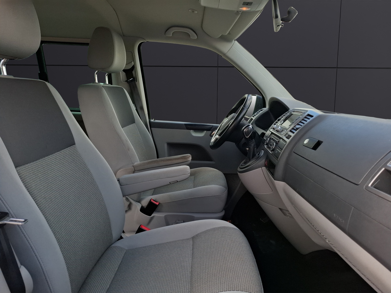 Fahrzeugabbildung Volkswagen T5 Caravelle TDI Comfortline DSG 8-Si AHK Navi GRA PDC SH