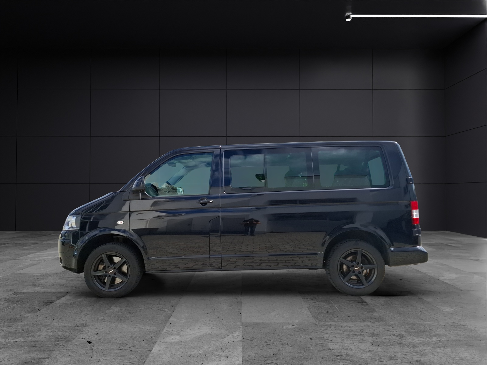 Fahrzeugabbildung Volkswagen T5 Caravelle TDI Comfortline DSG 8-Si AHK Navi GRA PDC SH