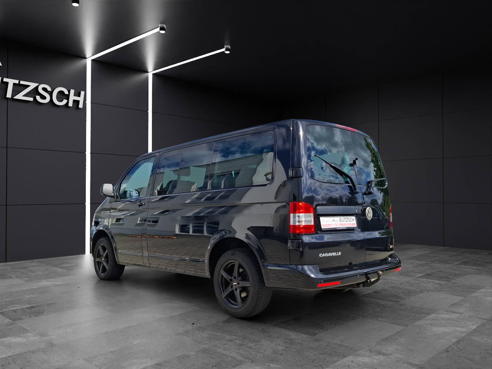 Fahrzeugabbildung Volkswagen T5 Caravelle TDI Comfortline DSG 8-Si AHK Navi GRA PDC SH
