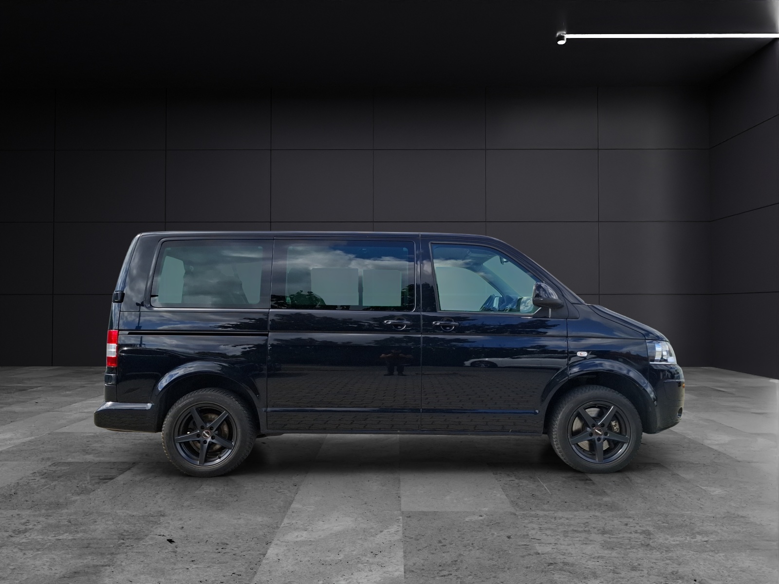 Fahrzeugabbildung Volkswagen T5 Caravelle TDI Comfortline DSG 8-Si AHK Navi GRA PDC SH
