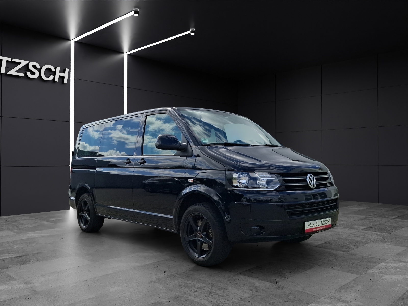 Fahrzeugabbildung Volkswagen T5 Caravelle TDI Comfortline DSG 8-Si AHK Navi GRA PDC SH
