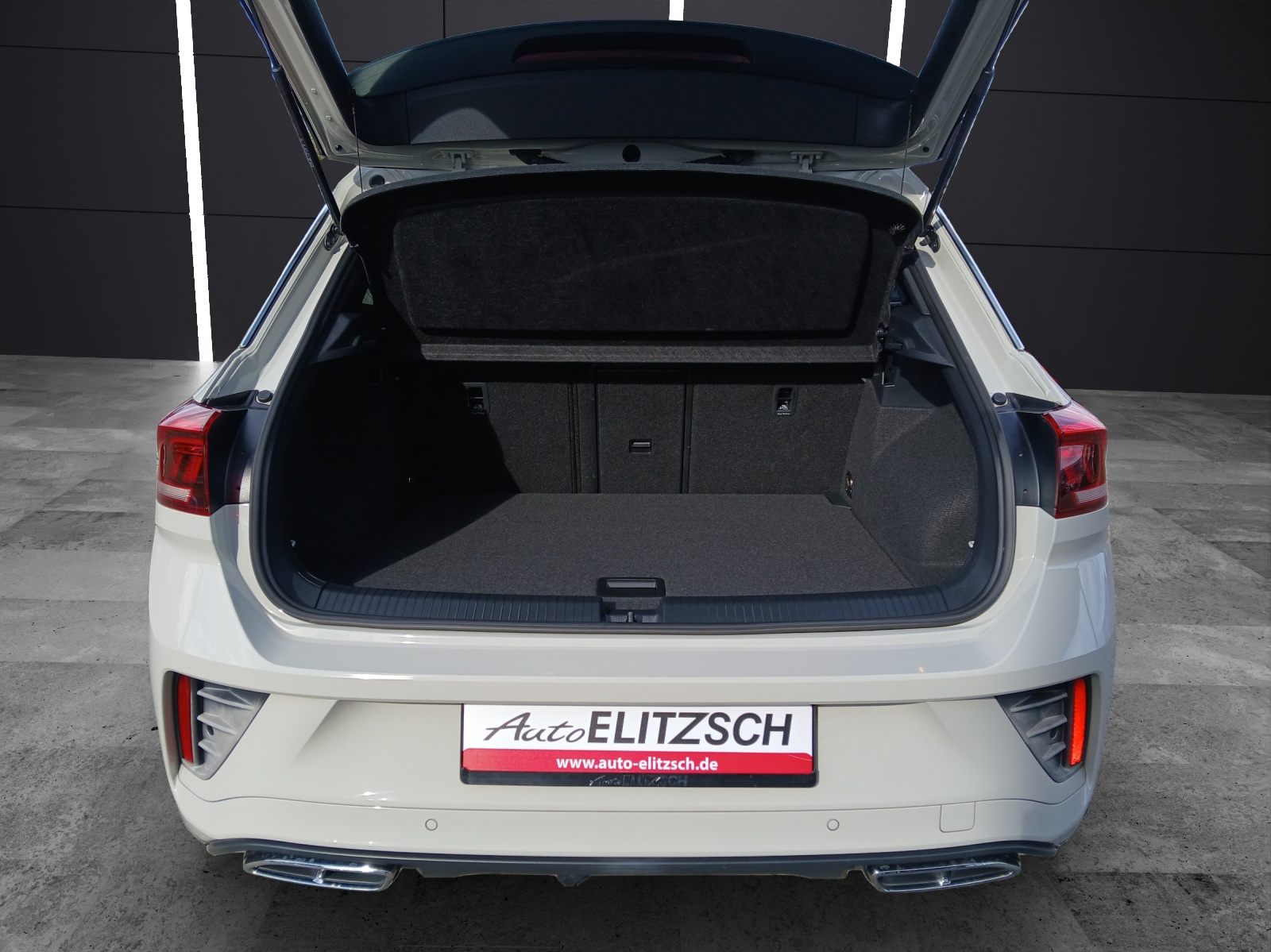 Fahrzeugabbildung Volkswagen T-Roc TDI R-Line DSG LED AHK Navi AID ACC Park-Assist SH